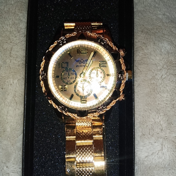 Watch - Picture 8 of 9